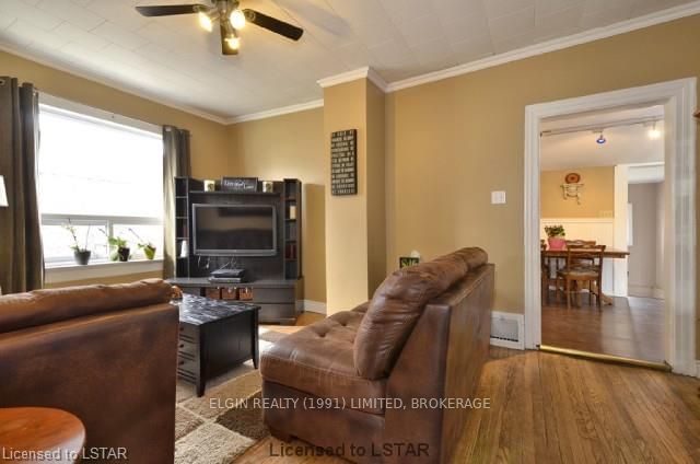 Listing Image 4
