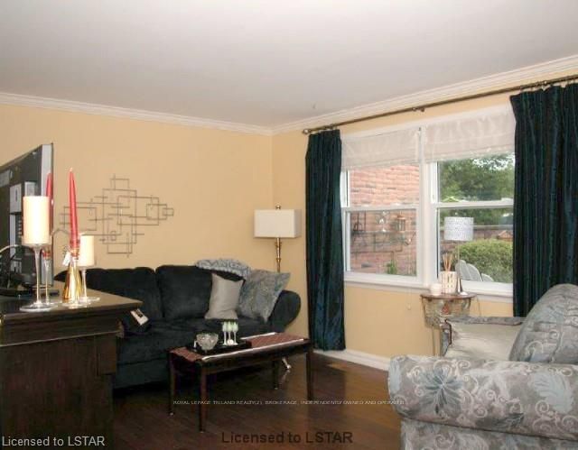 Listing Image 4