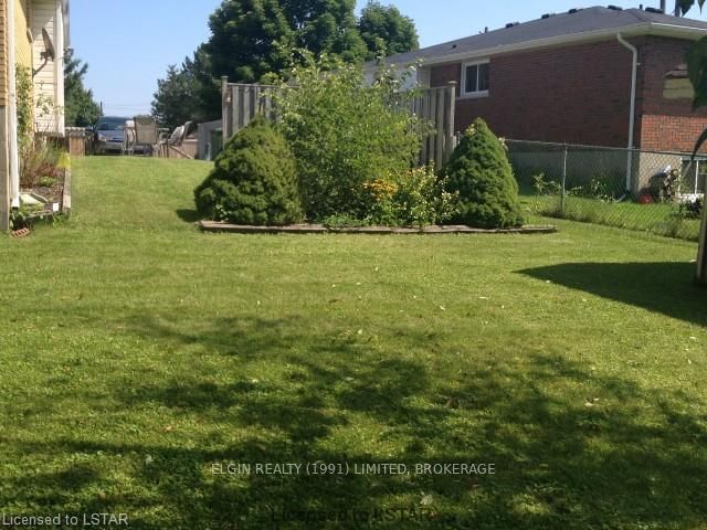 Listing Image 4