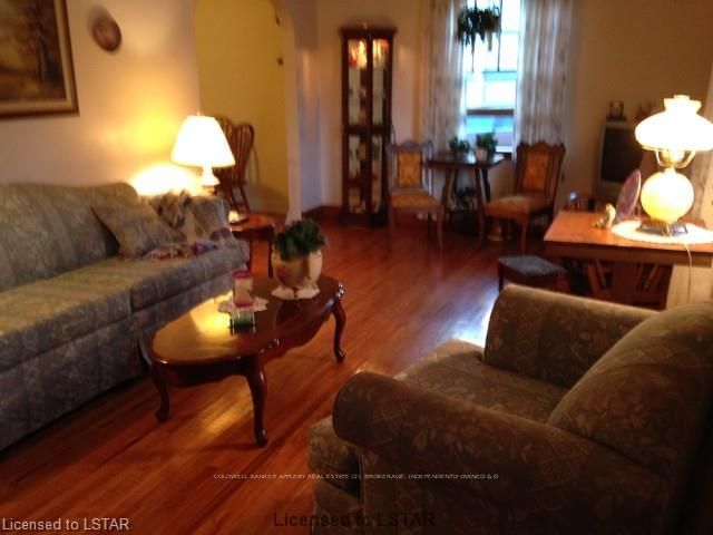 Listing Image 6