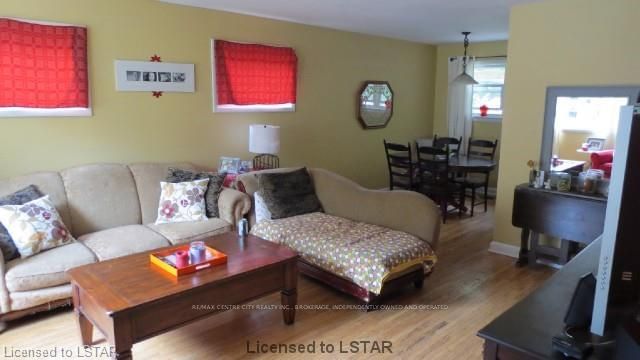 Listing Image 4