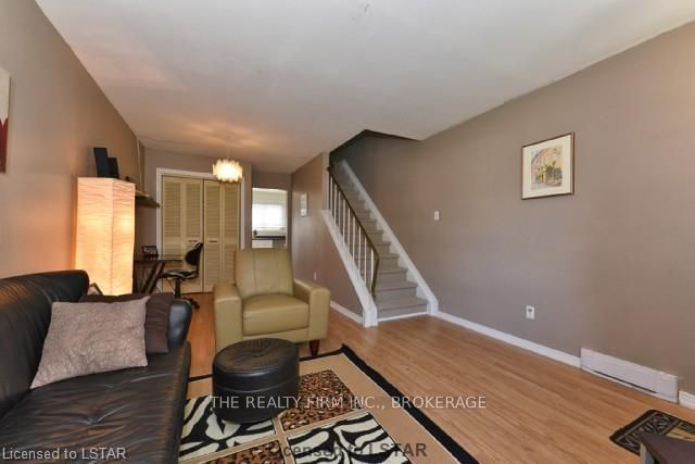 Listing Image 7