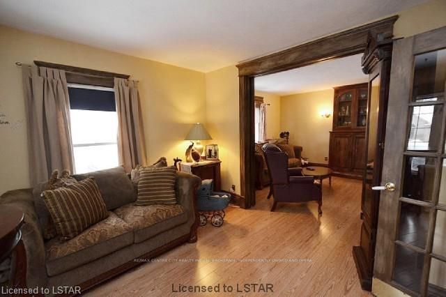 Listing photo 5