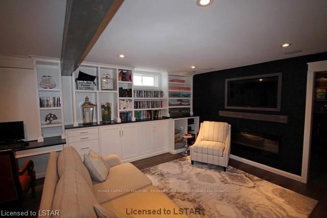 Listing Image 7