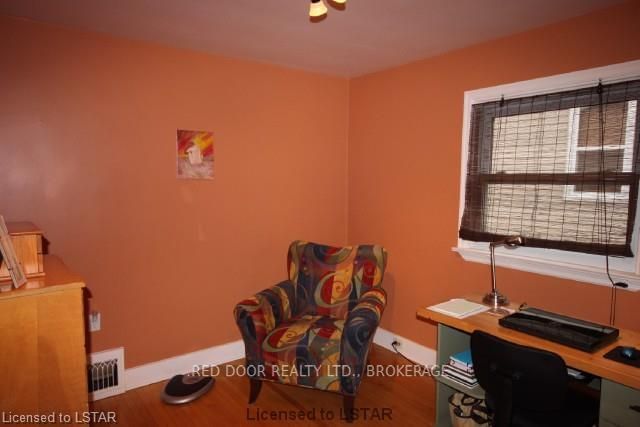 Listing Image 8