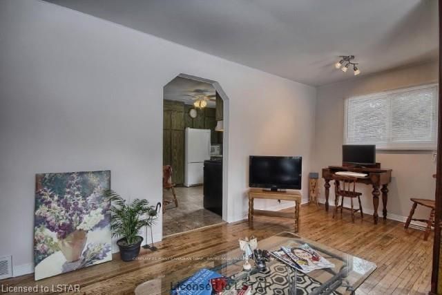 Listing Image 3