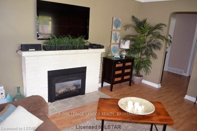 Listing Image 3