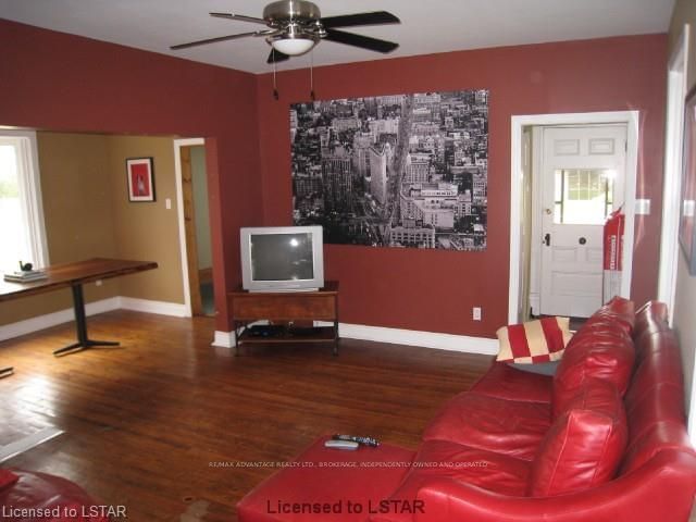 Listing Image 6