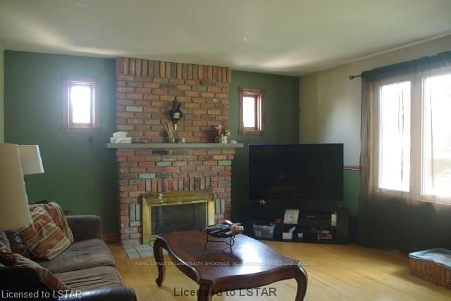 Listing Image 3