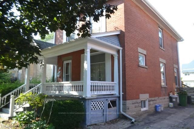 Listing photo 2