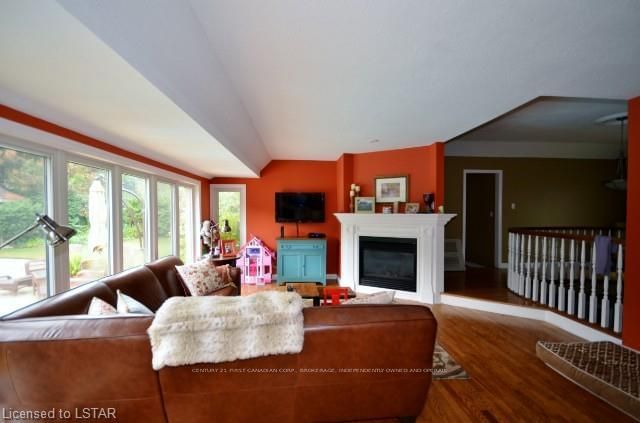 Listing photo 5