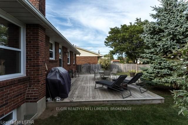 Listing Image 4