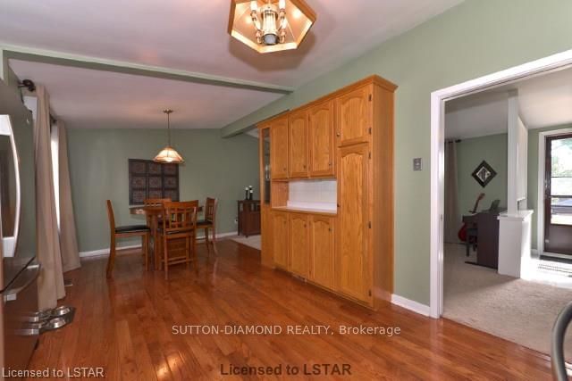 Listing Image 5