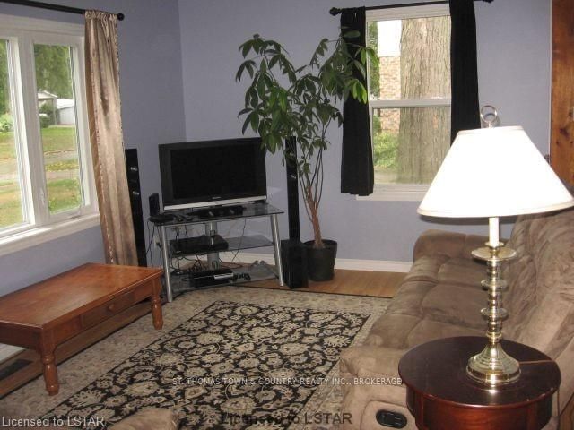 Listing Image 3