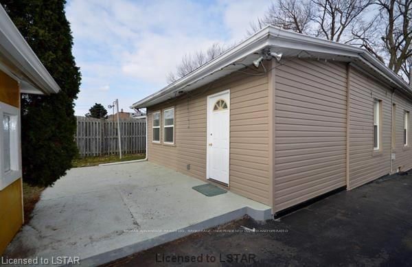 Listing Image 4