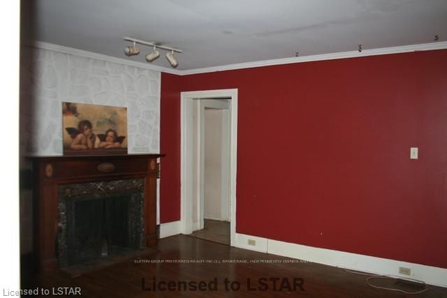 Listing photo 3