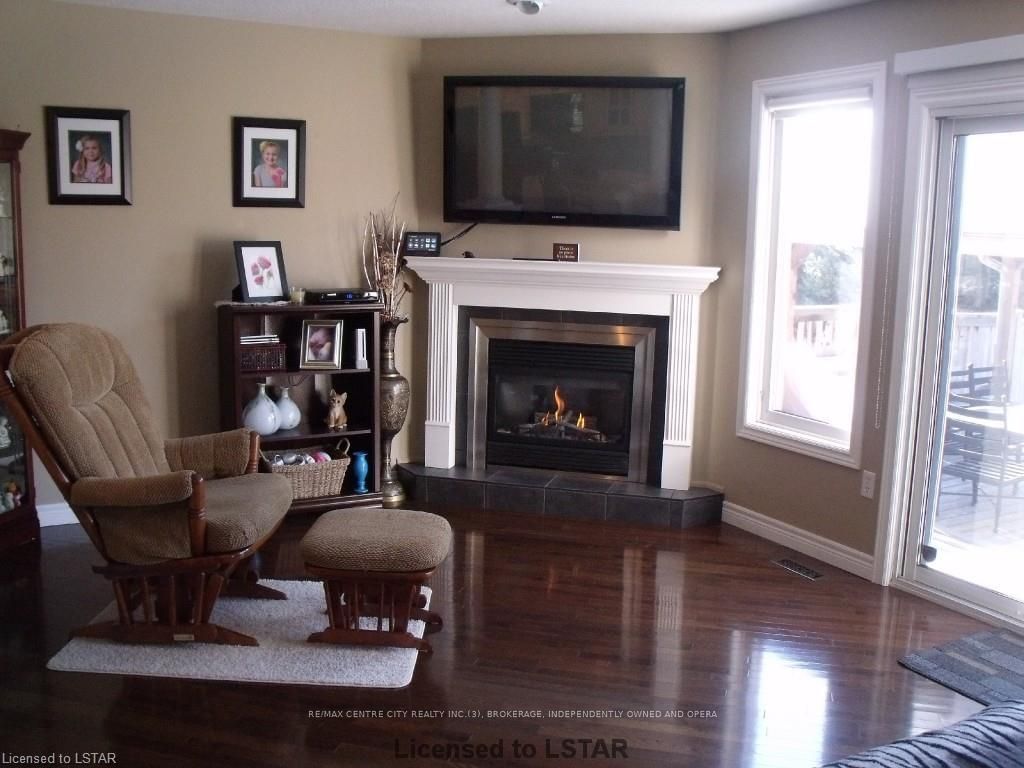 Listing Image 9