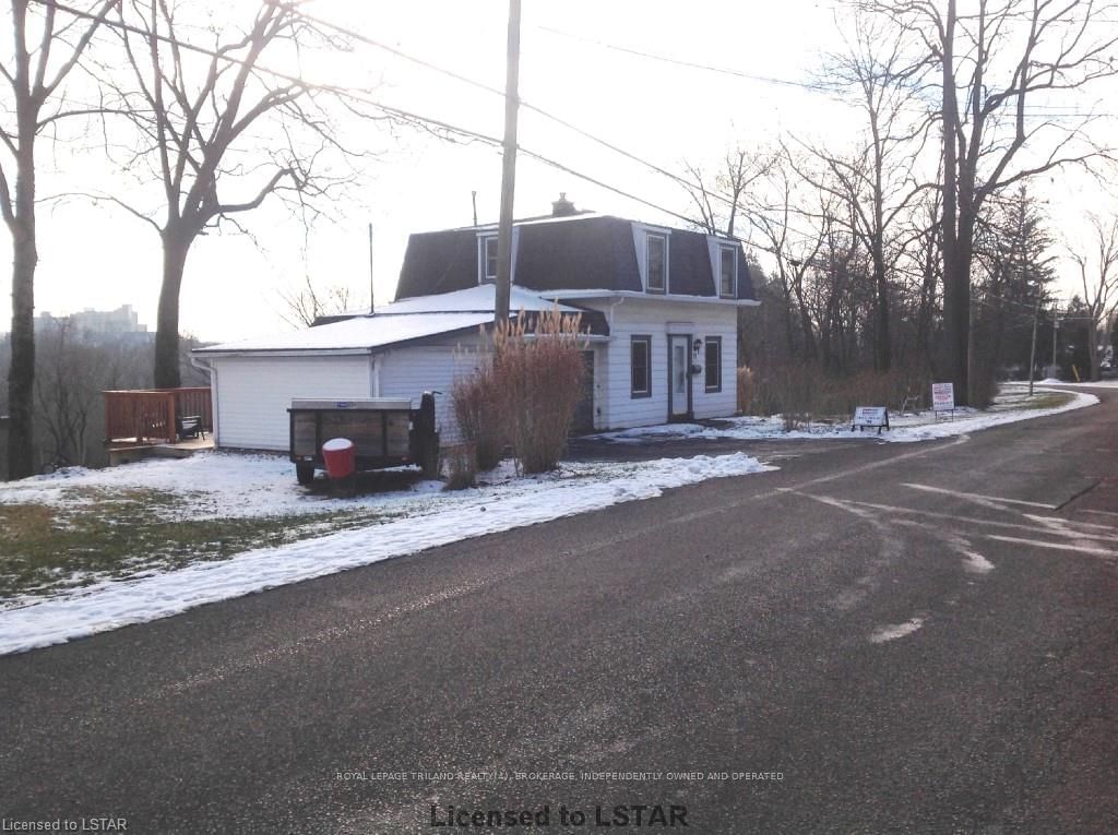 Listing Image 4