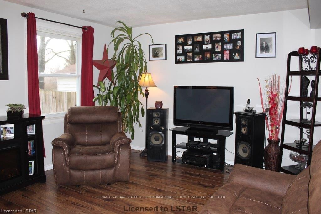 Listing Image 3