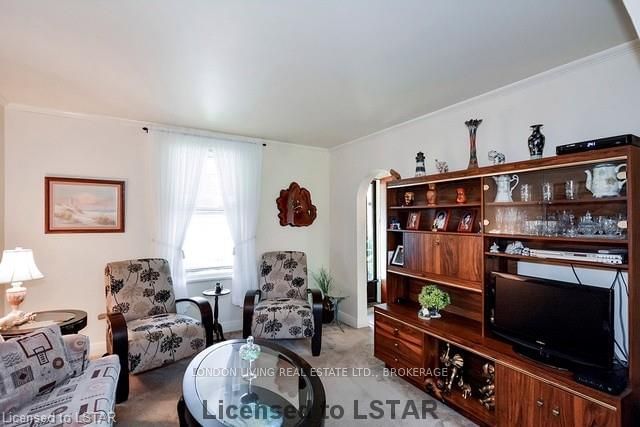 Listing Image 9