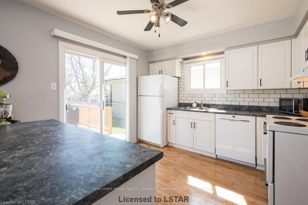 Listing Image 4