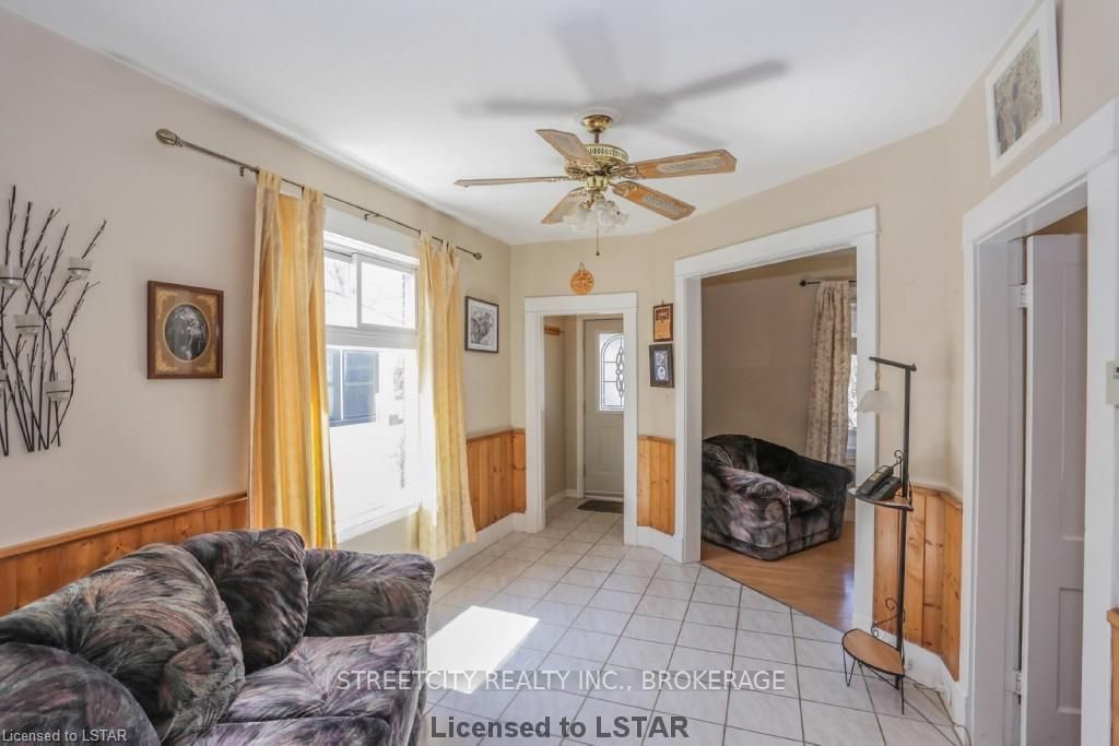 Listing Image 11
