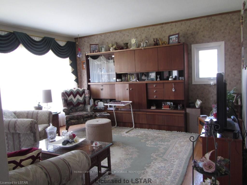 Listing Image 3