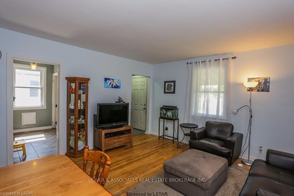 Listing Image 8