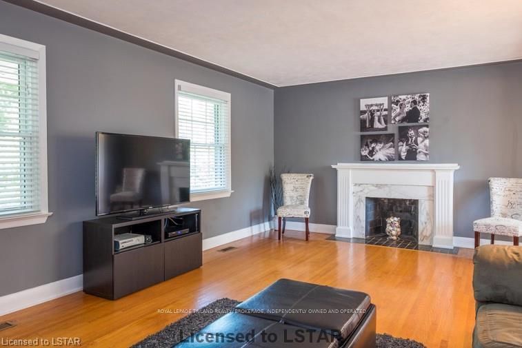 Listing Image 3