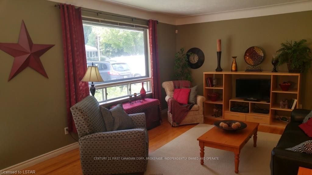 Listing photo 3
