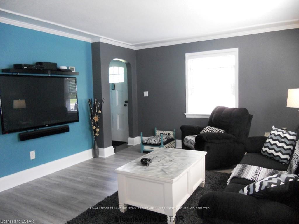 Listing Image 4