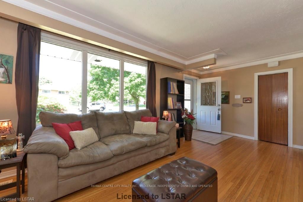 Listing Image 3
