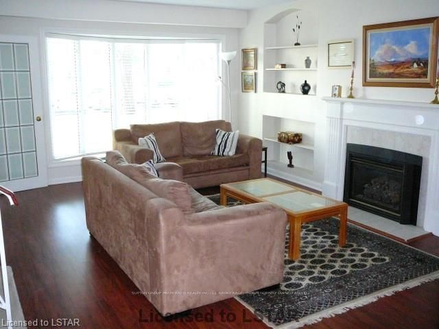 Listing Image 10