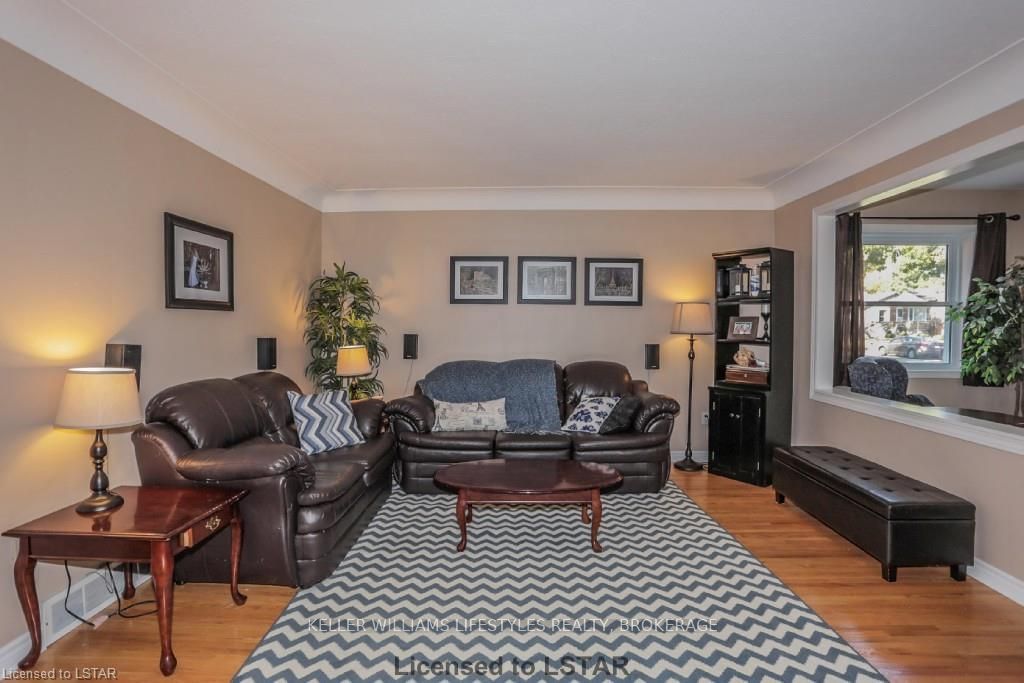 Listing Image 5