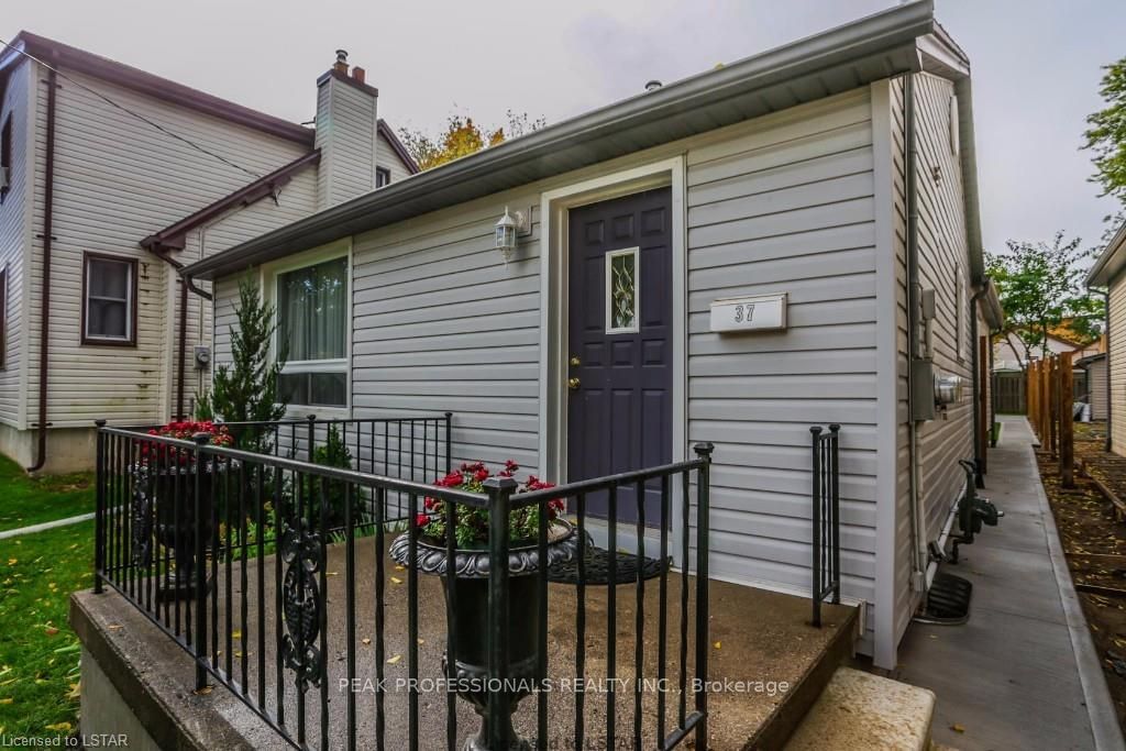Listing Image 4