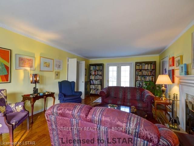 Listing Image 8