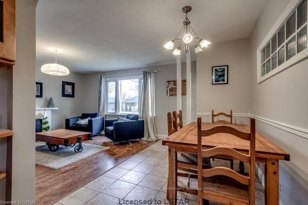 Listing Image 4