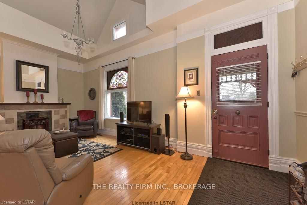 Listing Image 3