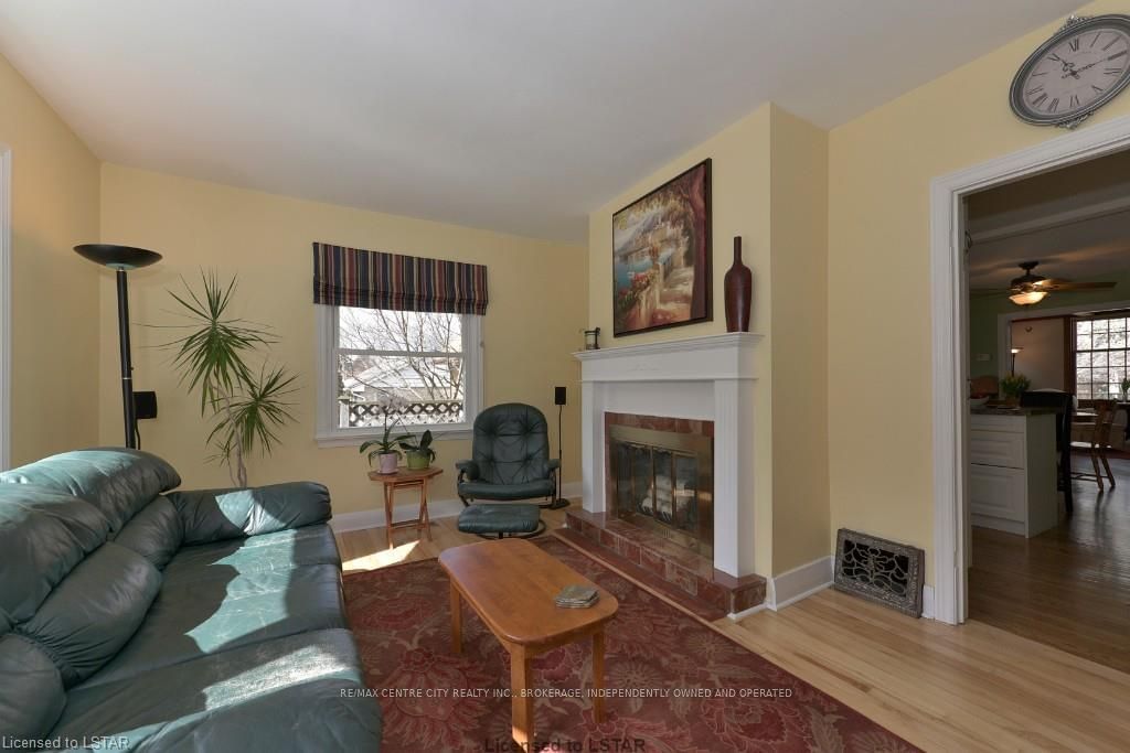 Listing Image 9