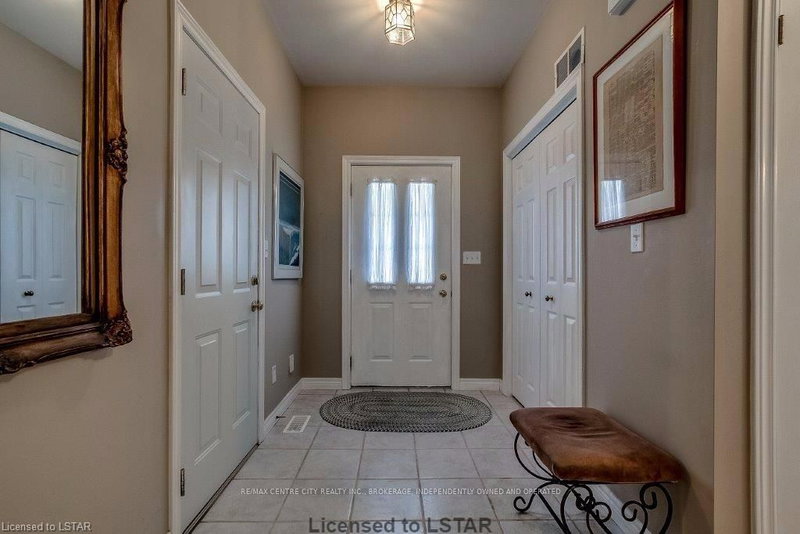 7 Brookside Pl, South Huron, N0M 1S2 | Image 2