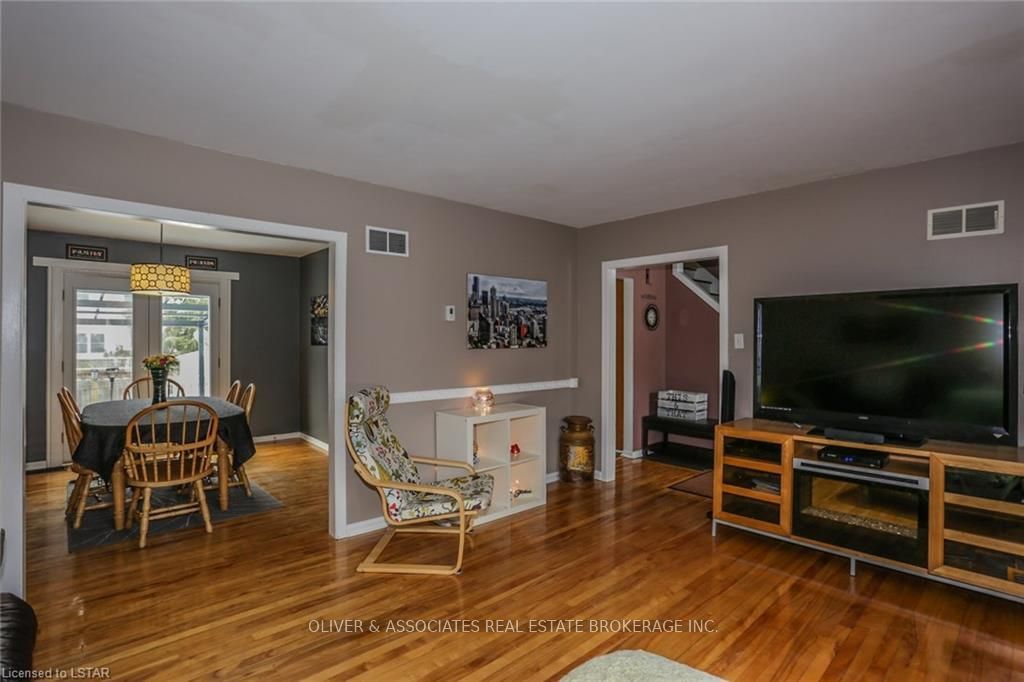 Listing Image 5