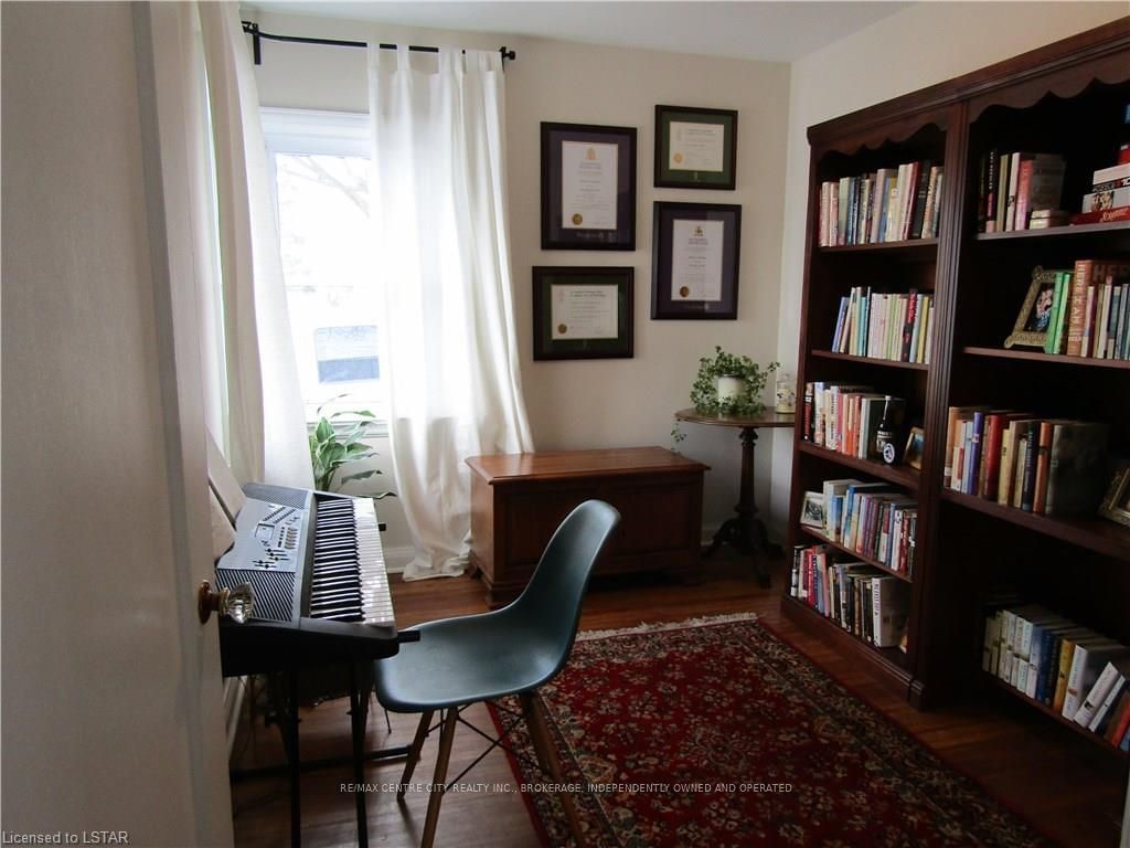 Listing Image 7