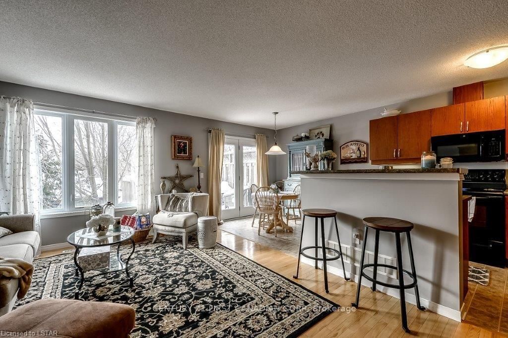 Listing Image 6