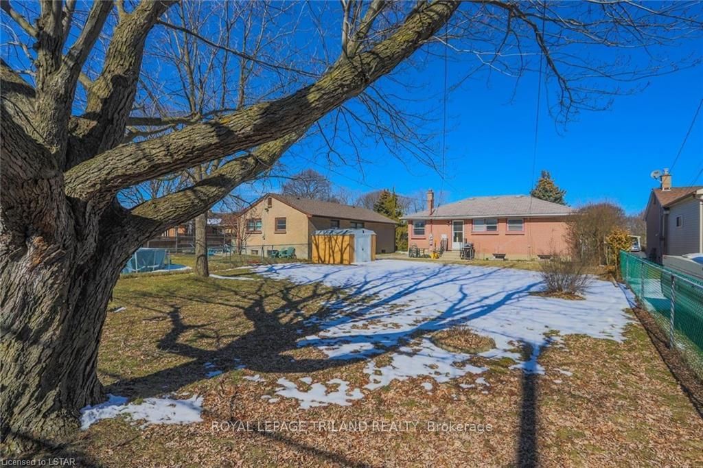Listing Image 4
