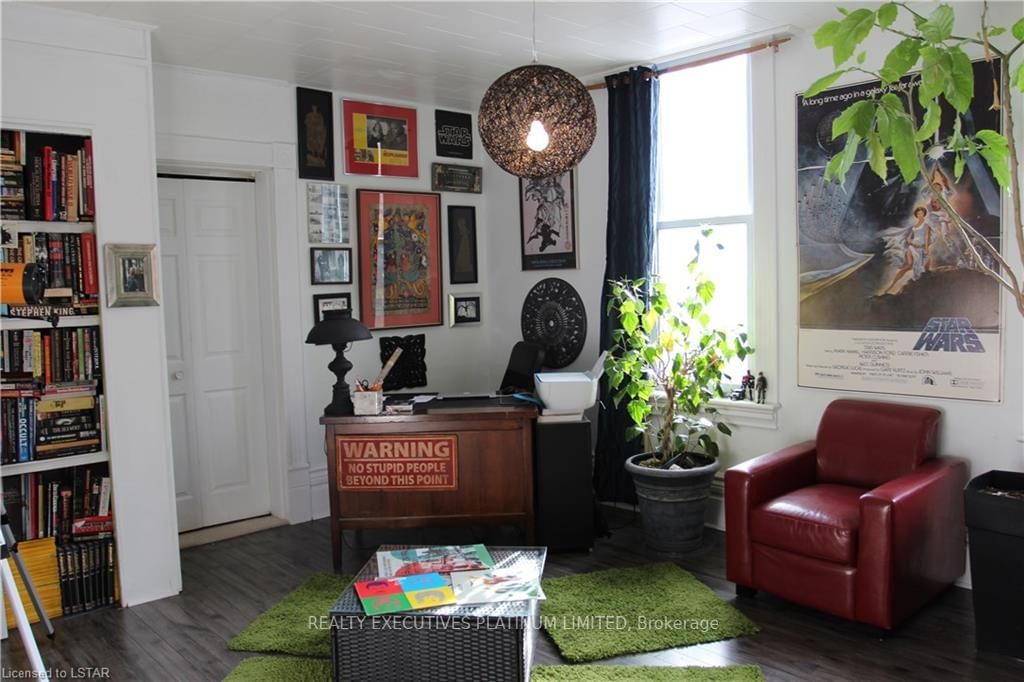 Listing Image 11