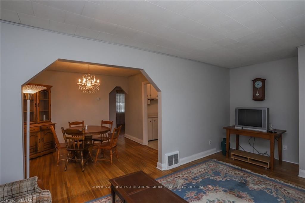 Listing Image 6