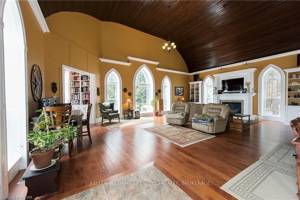 Listing Image 7