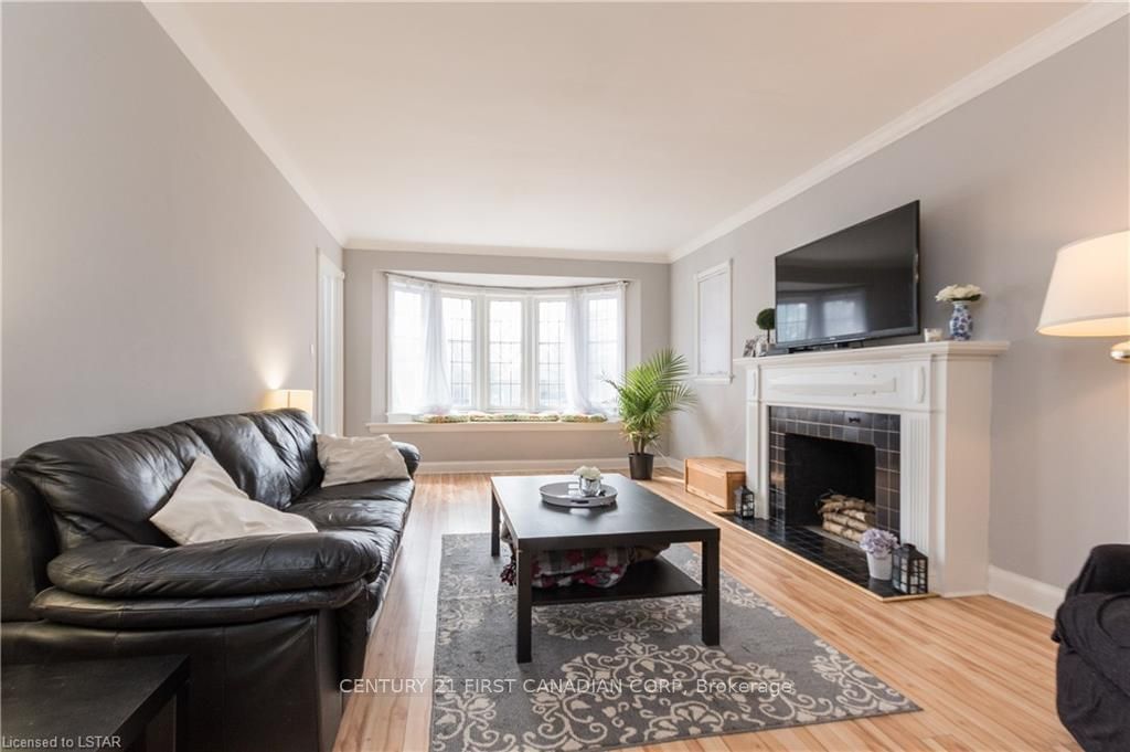Listing Image 3