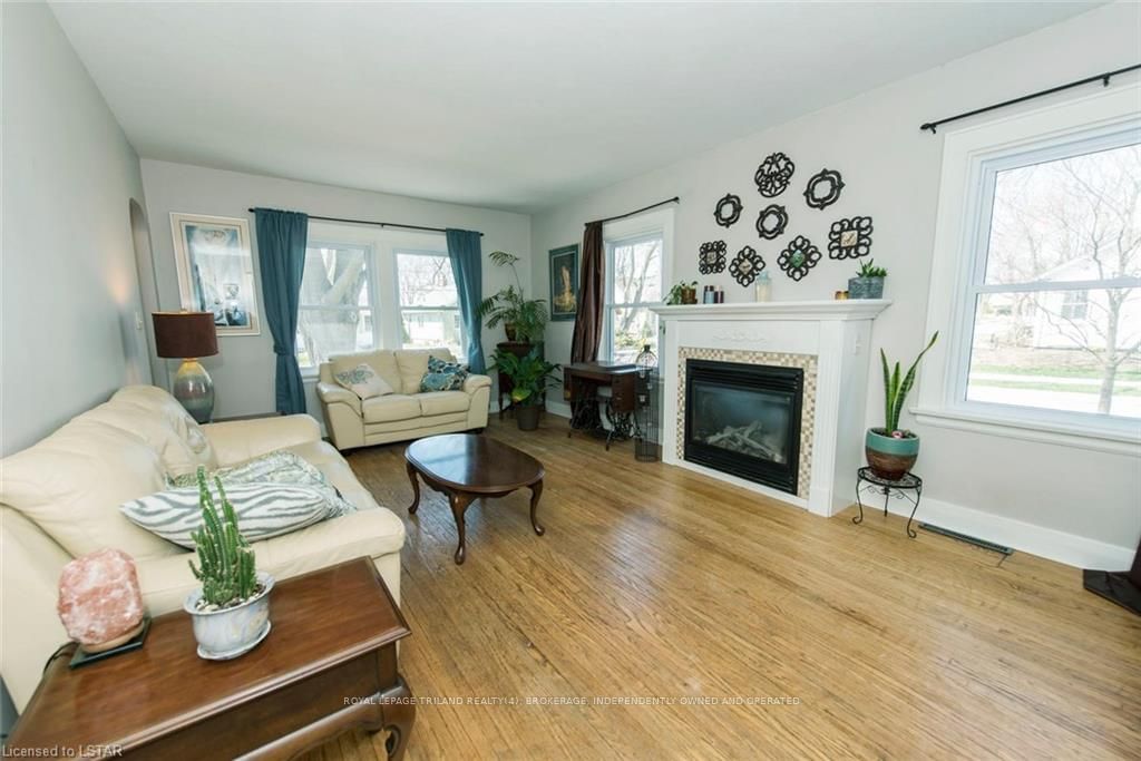 Listing Image 7