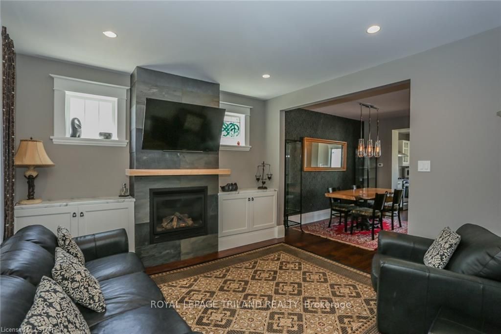 Listing Image 5